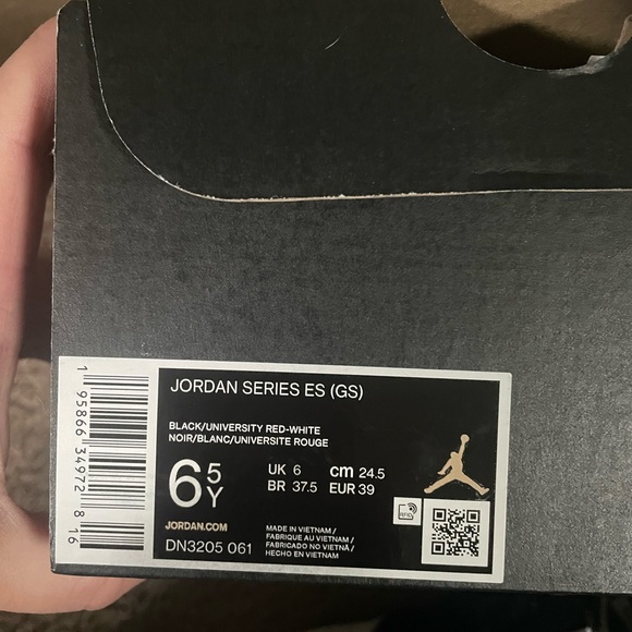 Jordan Series ES (GS) - Picture 8 of 8